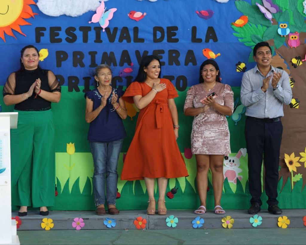 Blanca Merari asiste a celebración de la primavera del CADI “El Principito”, en el domo deportivo de la colonia Zetina Gasca.