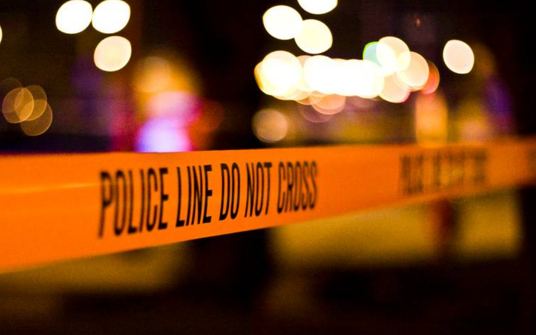 Hombre armado mata a 5 personas, incluido un niño de 8 años, en una casa en Texas, EE.UU.
