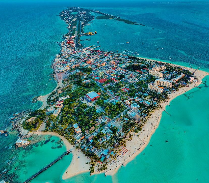 Nominan a Isla Mujeres a los premios Readers Choice Awards