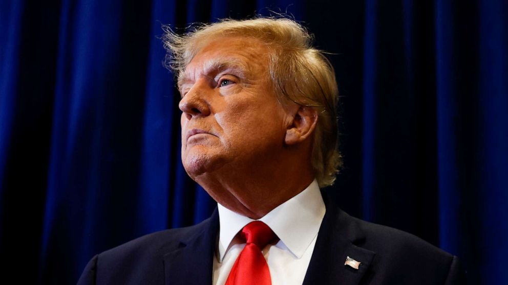 Trump será procesado el martes; enfrenta 30 cargos