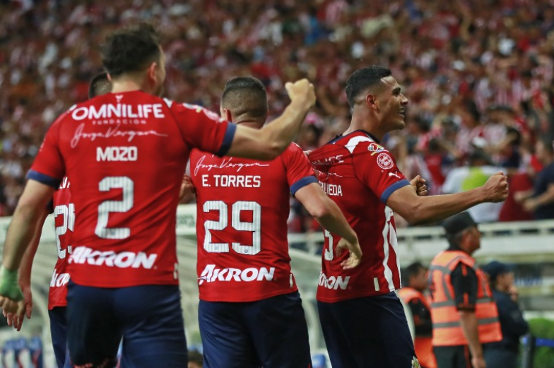 Chivas empata y avanza a semifinales