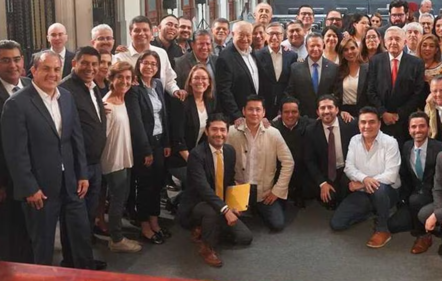 Pide AMLO a gobernadores de Morena a no bajar el ritmo