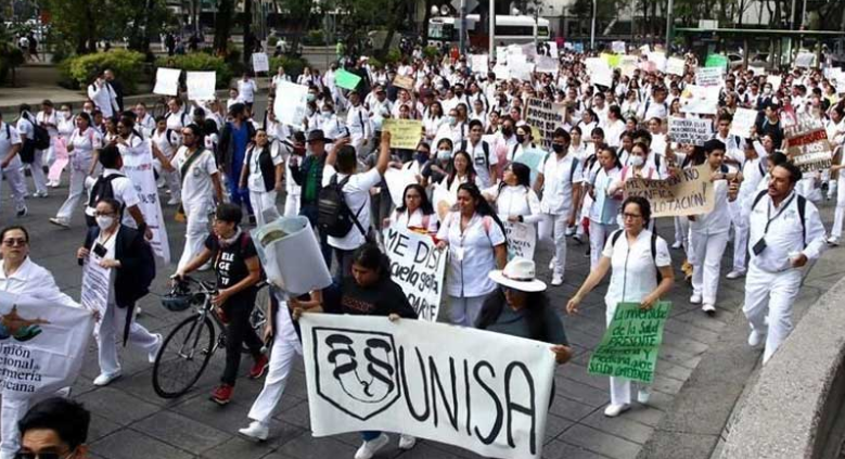Marchan por falta de incentivos a enfermería en CDMX