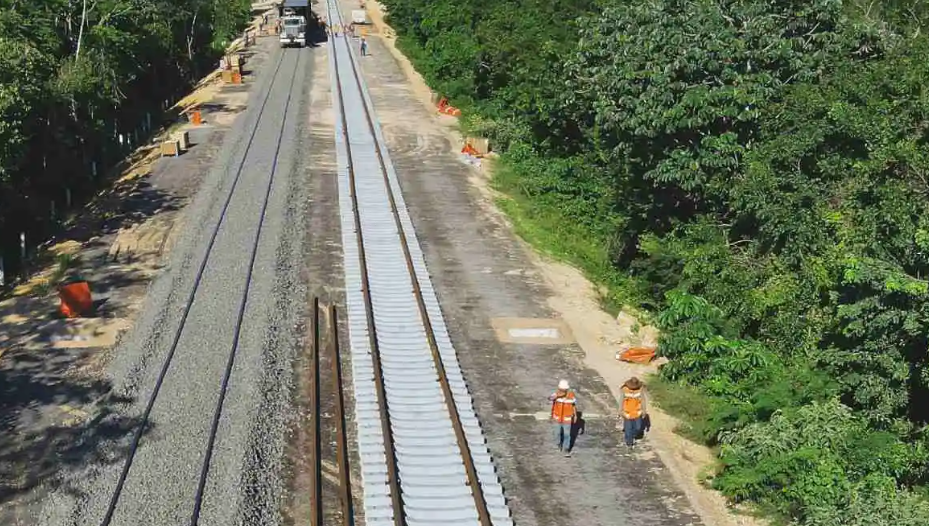 “No van a parar las obras”: López Obrador