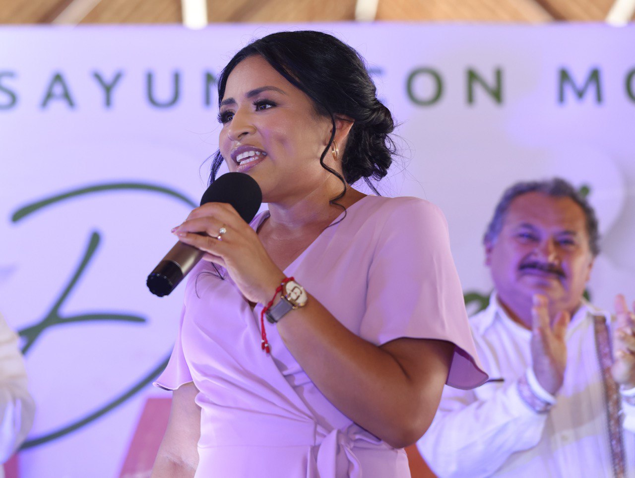 Festeja Blanca Merari a mamás de Puerto Morelos