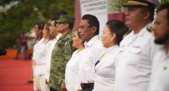 Realizan ceremonia cívica y colocan ofrenda floral en el “Monumento al Maestro”