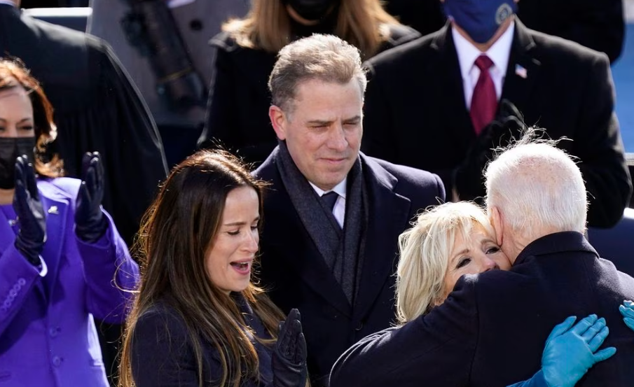 Publican casi 10.000 reveladoras fotografías del hijo de Joe Biden