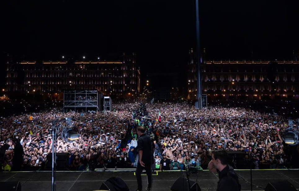 Rompen récord los Fabulosos Cadillacs en el zócalo