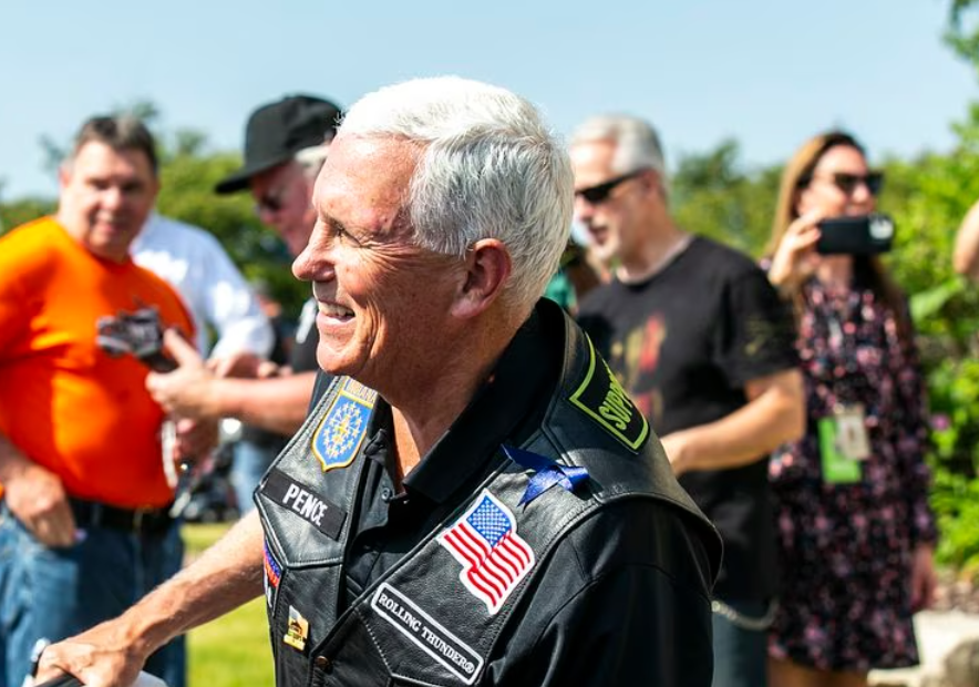 Mike Pence hace oficial su candidatura para competir con Trump