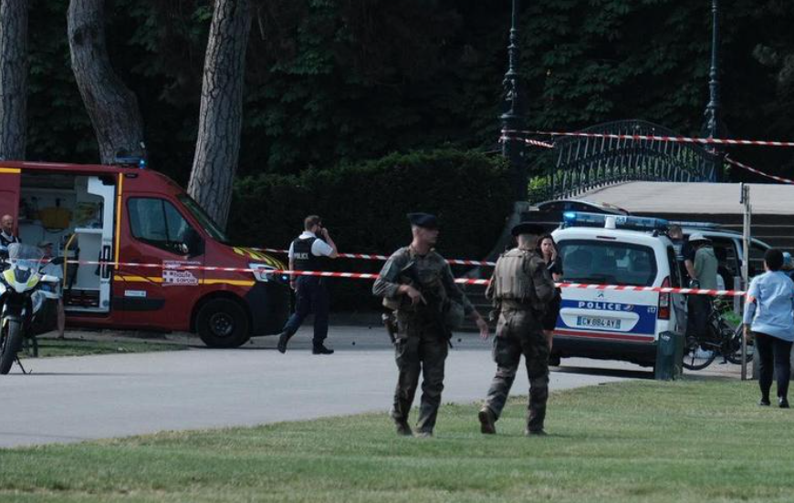 Sujeto agrede con cuchillo a 4 niños en Francia