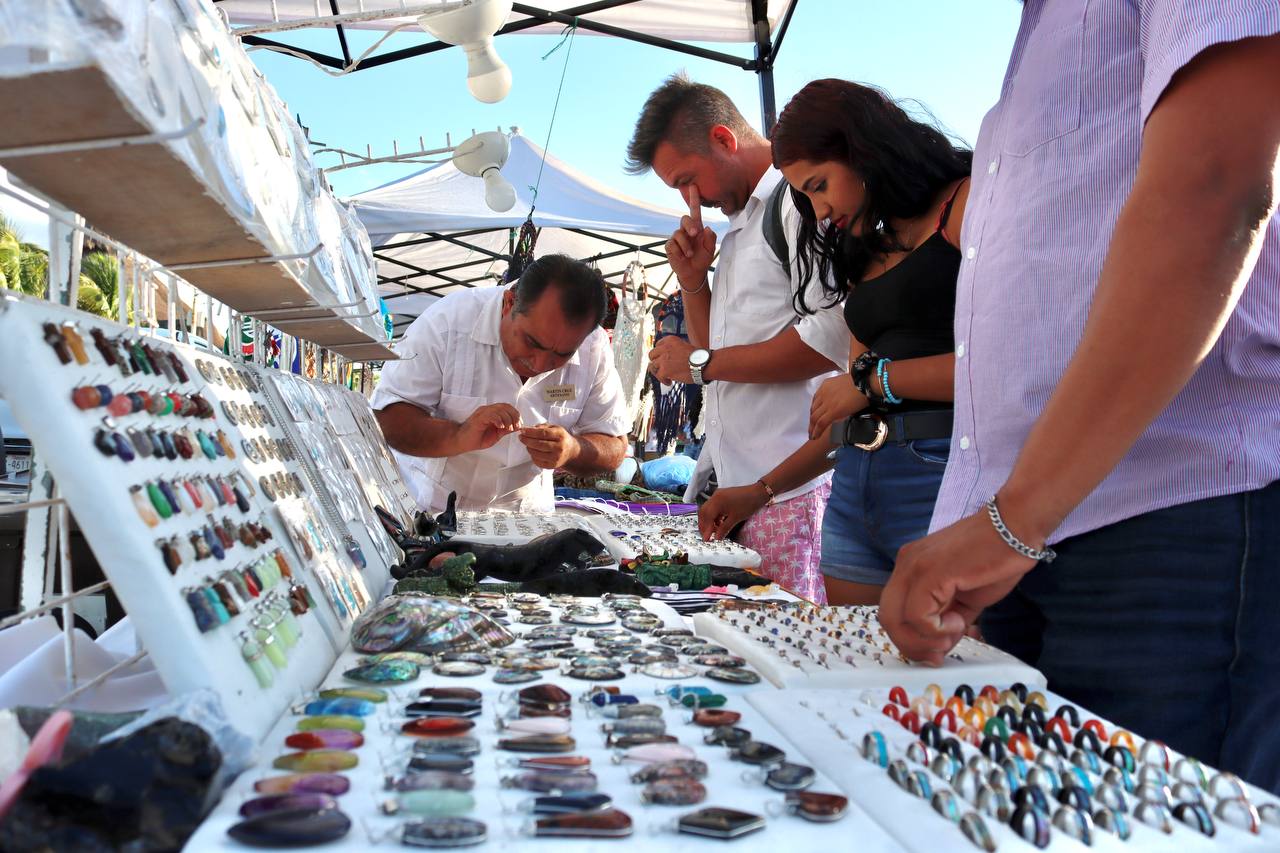 Crece el padrón de artesanos y gastronómicos de Puerto Morelos en el pabellón “Creaciones de Mi Gente”