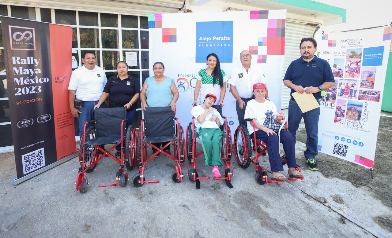 Entrega Blanca Merari sillas de ruedas donadas por el Rally Maya y Fundación Alejo