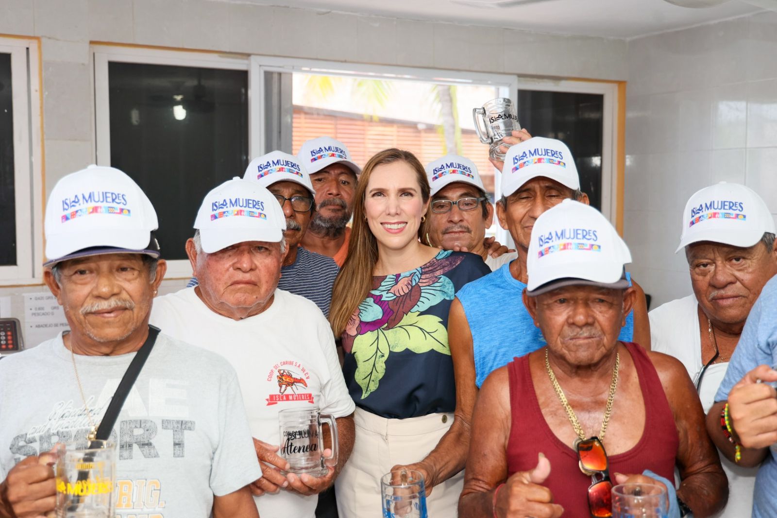 Atenea Gómez visita y escucha a los pescadores en el marco de la conmemoración del Día del Padre