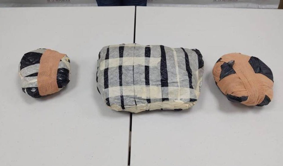 Detienen a mujer con metanfetaminas en transporte público de Nuevo León