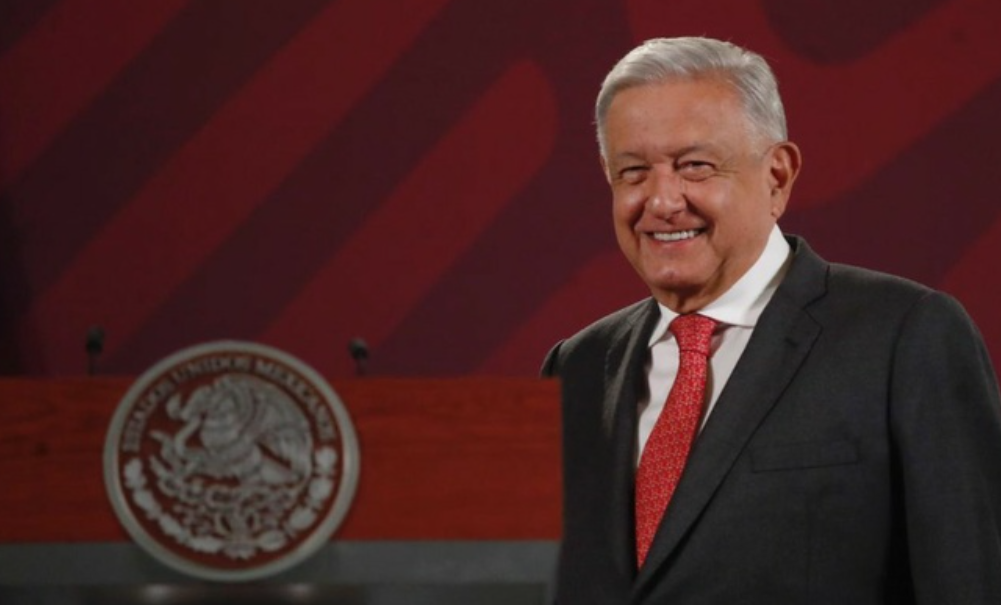 Festeja López Obrador como “pavo real”, reducción de pobreza