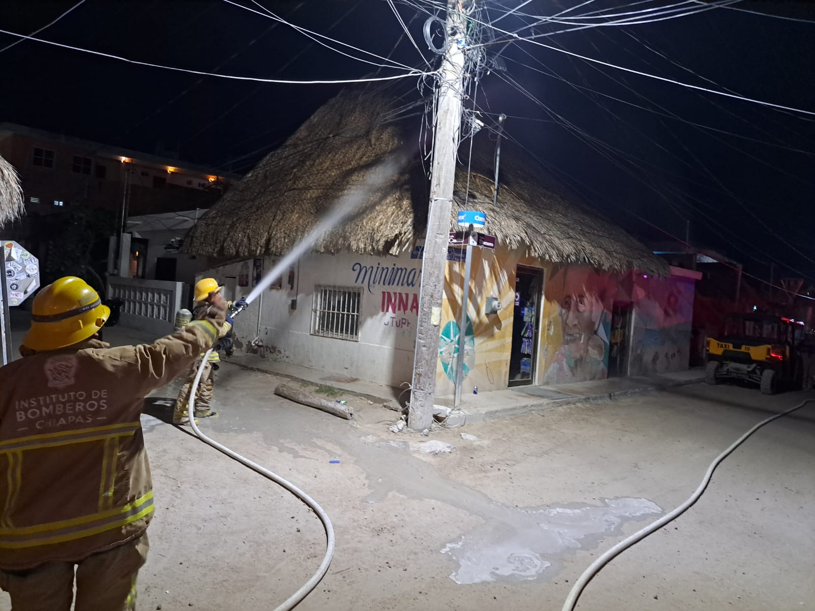 Sin energía eléctrica el centro de Holbox por corto circuito