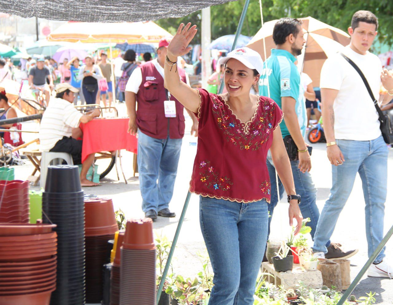 Garantiza Ana Paty Peralta seguridad en los tianguis de Cancún