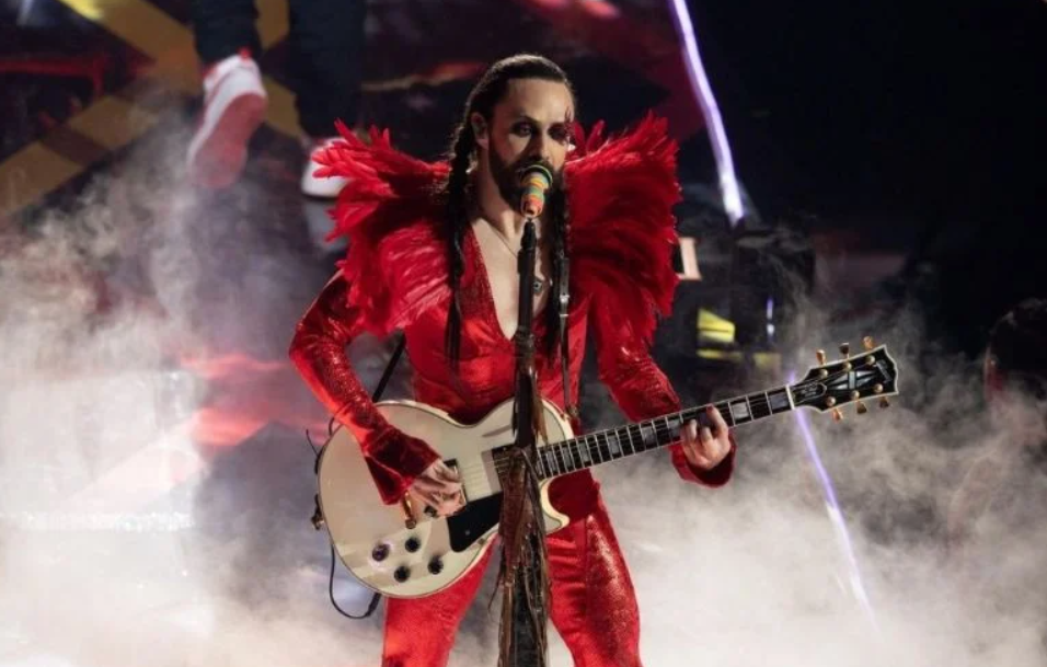 Jay de la Cueva deja Moderatto