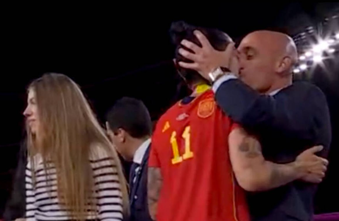 ‘Fue un beso mutuo, ¡me defenderé!’: Rubiales