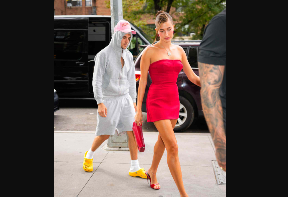 Critican a Justin Bieber por acompañar a su esposa así vestido