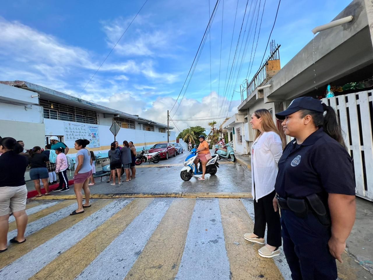 Atenea Gómez supervisa el inicio del nuevo ciclo escolar en Isla Mujeres