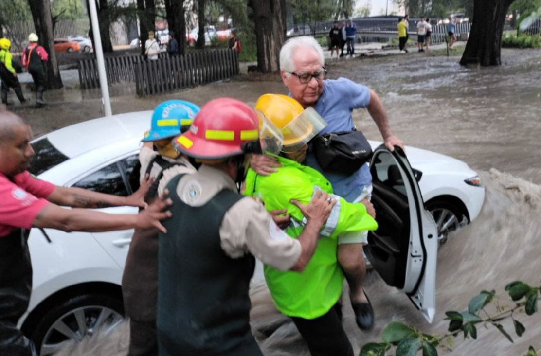 Adulto mayor y enfermera fallecen en inundación en Jalisco
