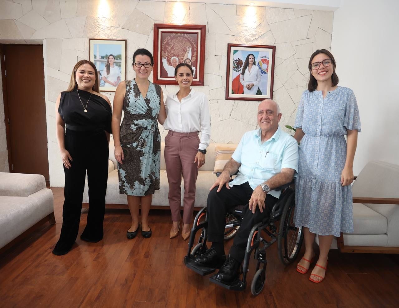 Consolida Ana Paty Peralta alianza por La Paz