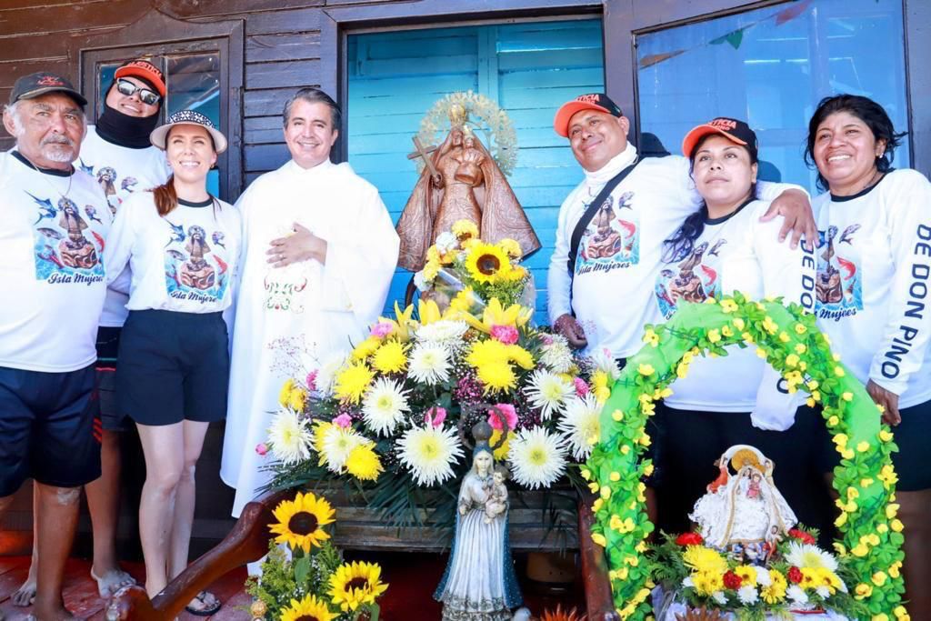 Atenea Gómez participa en la procesión a Isla Contoy en honor a la Virgen Caridad del Cobre