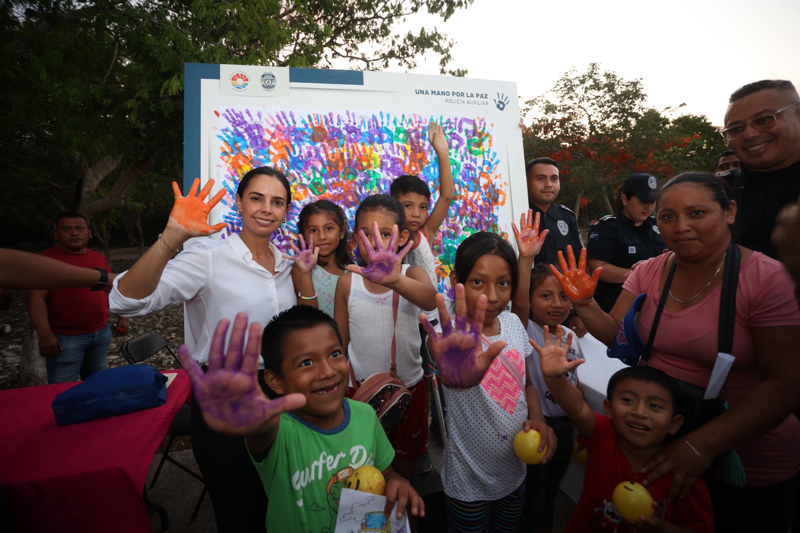 Reconstruye Ana Paty Peralta tejido social junto a los cancunenses