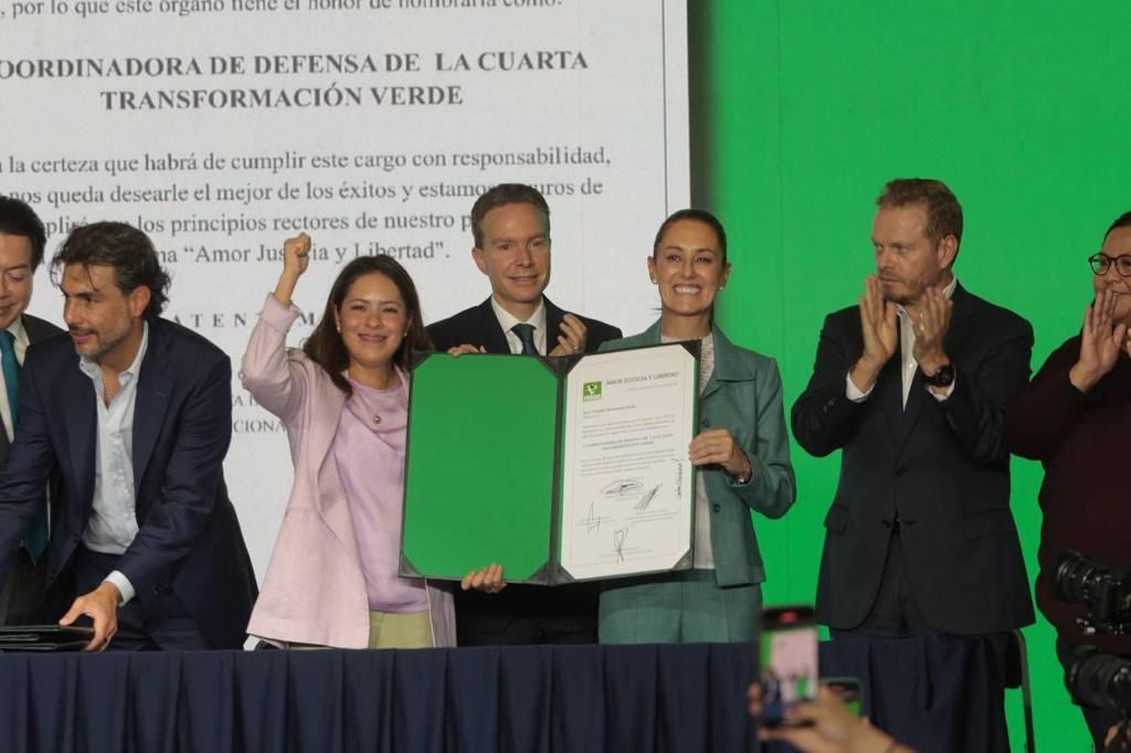 “Somos parte de un proyecto de nación, no solamente somos tres partidos políticos que se unen en una elección”: Claudia Sheinbaum recibe constancia del PVEM como Coordinadora Nacional de Defensa de la 4T