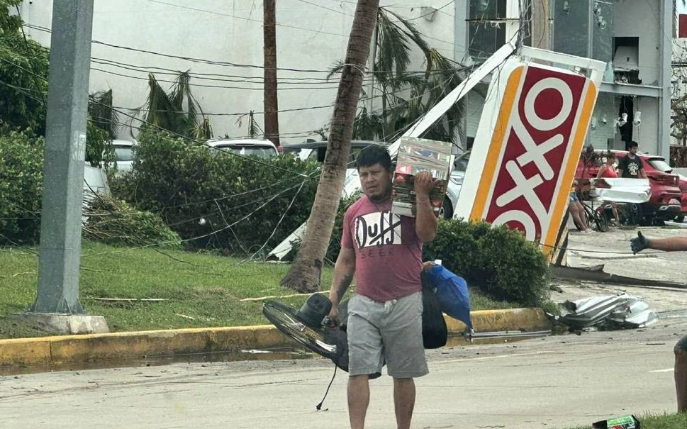 Actos vandálicos y saqueos en Acapulco tras paso de “Otis”