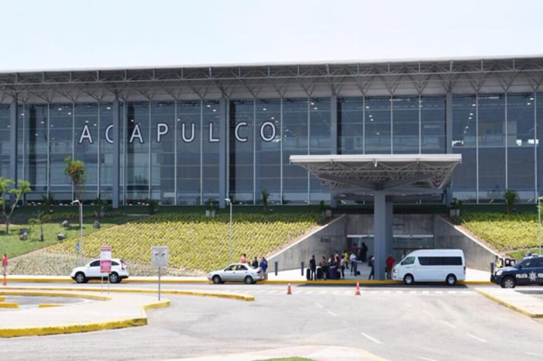 Va el primer vuelo con turistas rescatados de Acapulco rumbo a CDMX