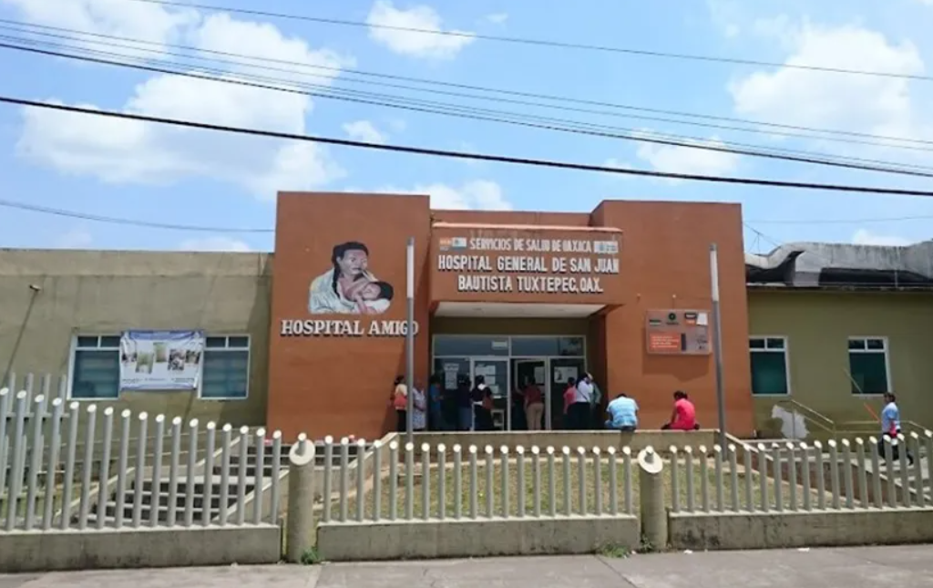 Mujer da a luz en baño de hospital en Oaxaca