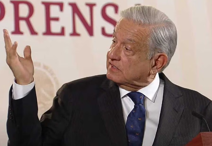 Era buen filder, bateaba y corría, puede haber llegado a jugar en Grandes Ligas: AMLO