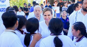 Fomenta Lili Campos valores cívicos en estudiantes