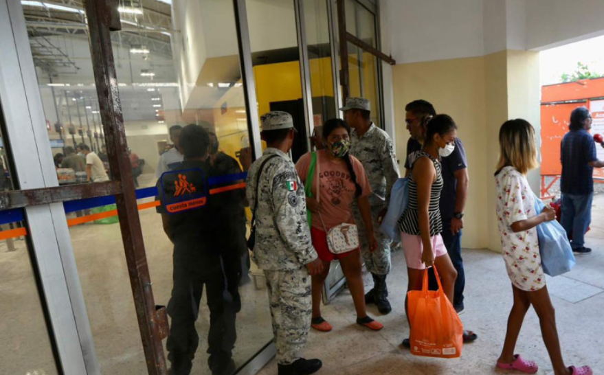 Reabren tiendas de autoservicio de Acapulco tras paso de huracán Otis