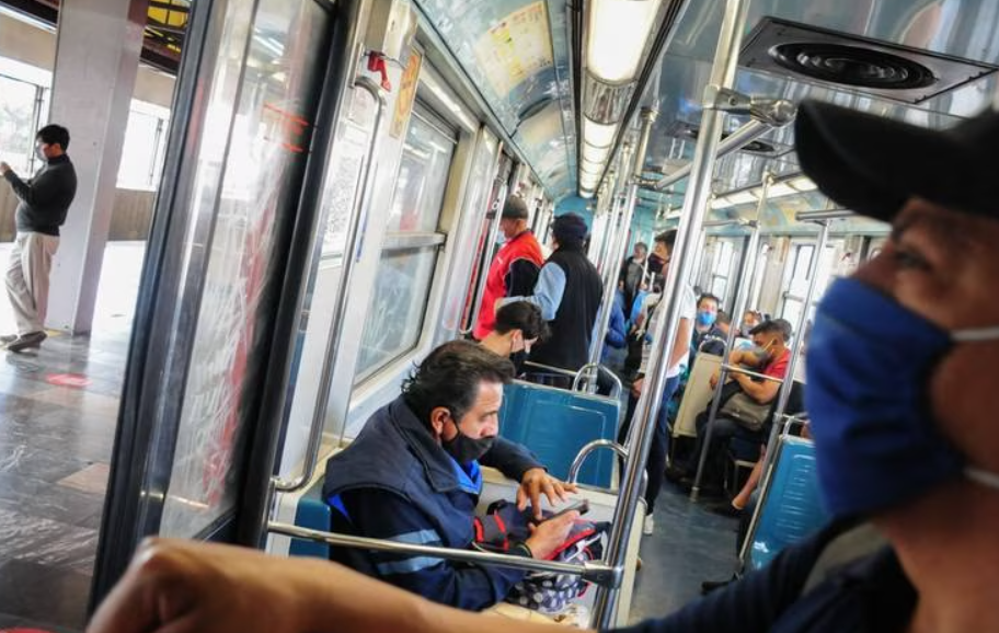 Usuarios piden la renuncia del director del metro CDMX