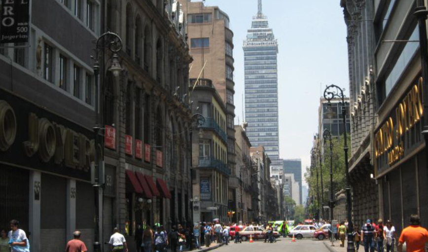 Maestros de CDMX bloquean diferentes avenidas