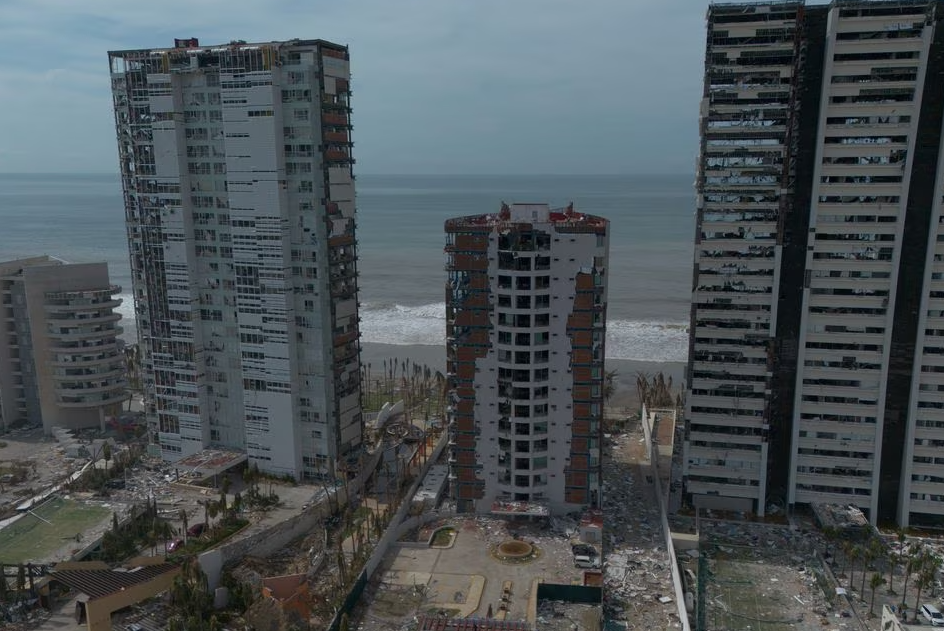 12 mil 500 turistas en Acapulco han sido evacuados: secretario de Turismo