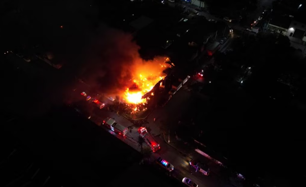 Registran incendio en empresa carbonera en Nuevo León