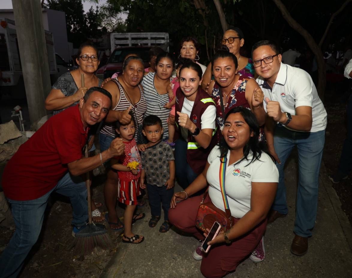 Ana Paty Peralta trabaja junto a vecinos de la SM. 105 para cuidar la salud pública