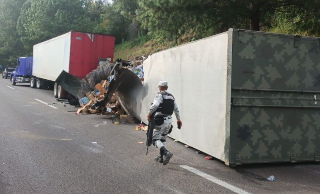 Sufre accidente tráiler de la Sedena en la México-Cuernavaca