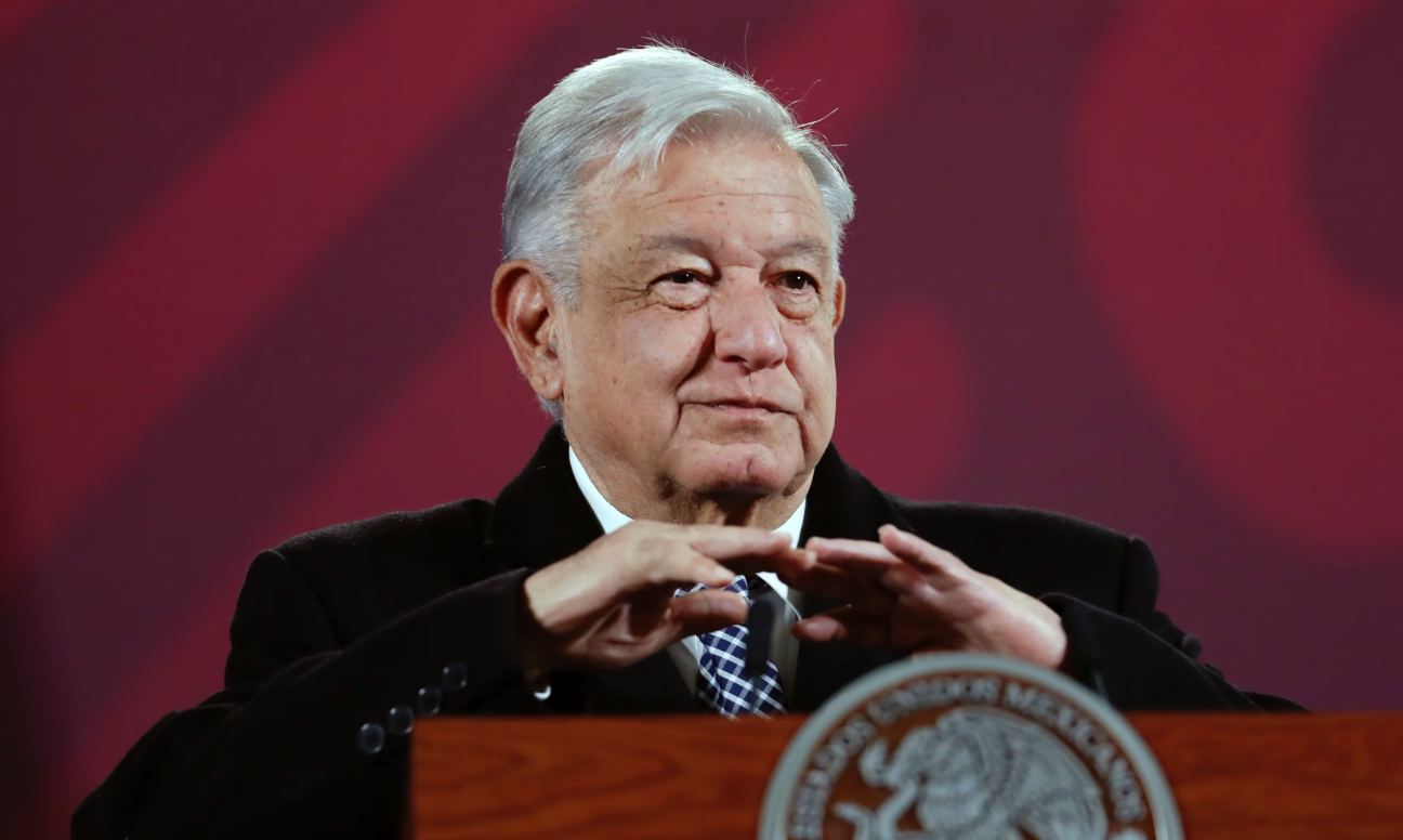 López Obrador critica al gobernador de Texas por ley de inmigración