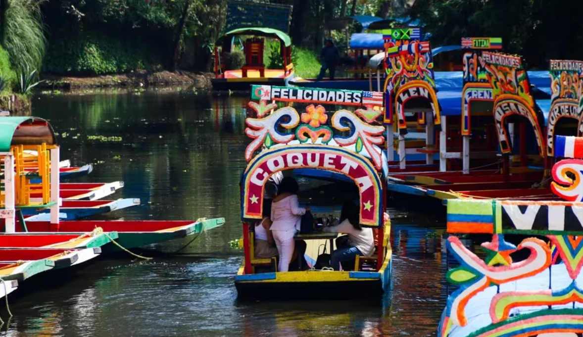 Esto es lo que debes pagar por un paseo en trajinera en Xochimilco