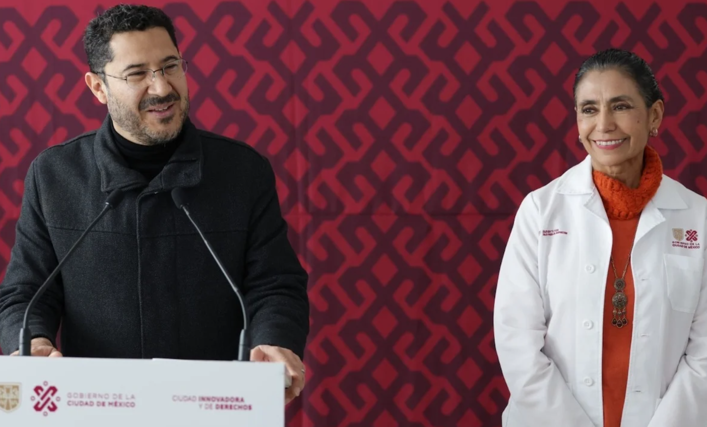Gobierno niega atraso en vacunación contra covid en CDMX