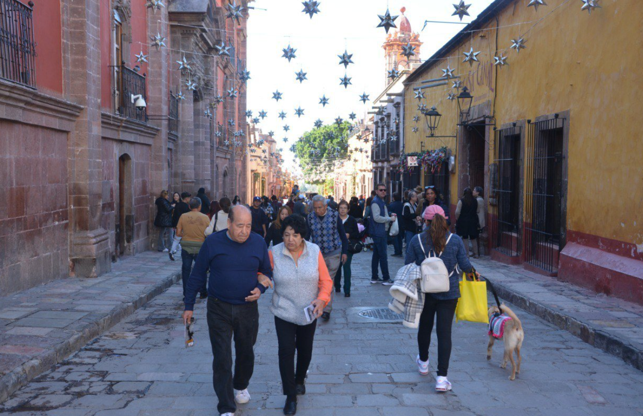Turismo en San Miguel de Allende ocasiona caos vial