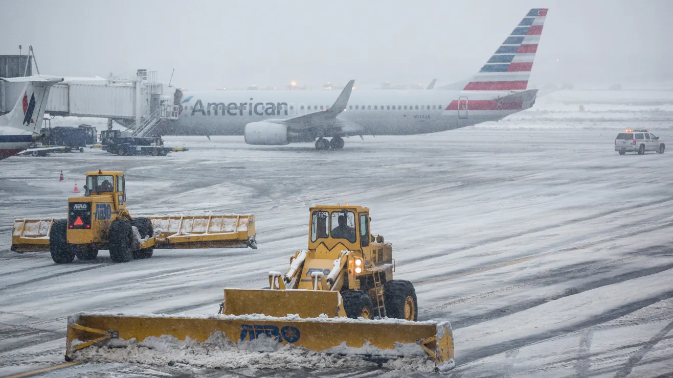 Sigue cancelación de vuelos de y hacia Cancún, por nevadas en EU y Alemania