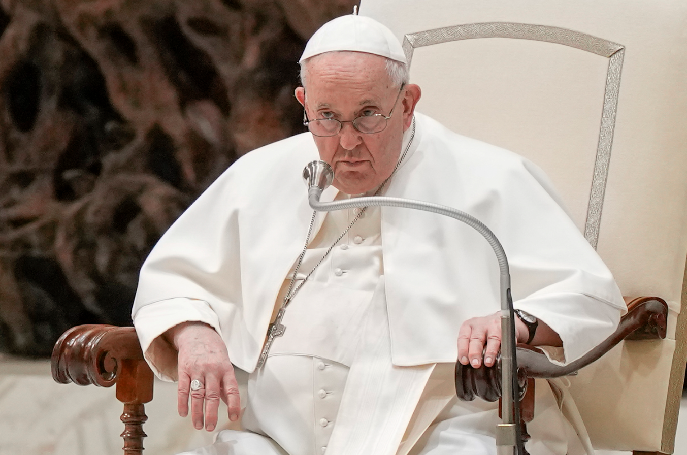 Papa Francisco pide prohibir la maternidad subrogada; “comercialización” del cuerpo humano