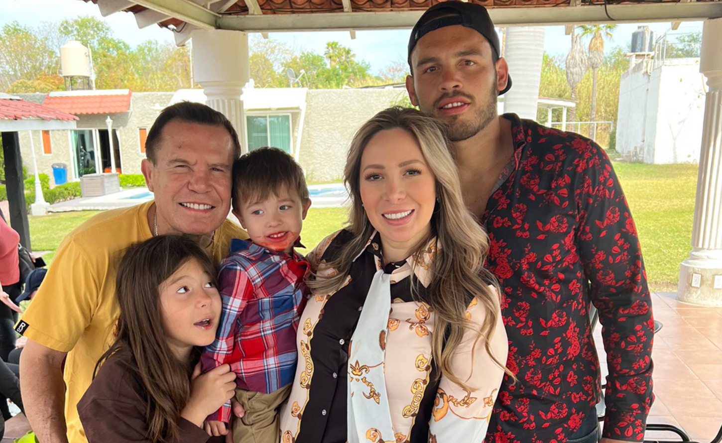 Esposa de Julio César Chávez Jr le pide el divorcio