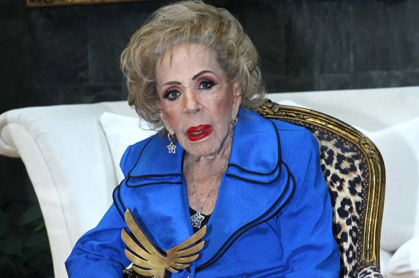 Silvia Pinal reaparece en foto tras haber estado hospitalizada 10 días